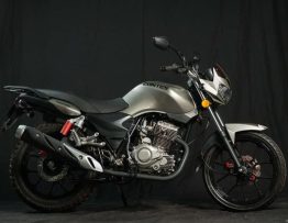 Moto Ducati DesertX 2022 contre Husqvarna Norden 901 2022