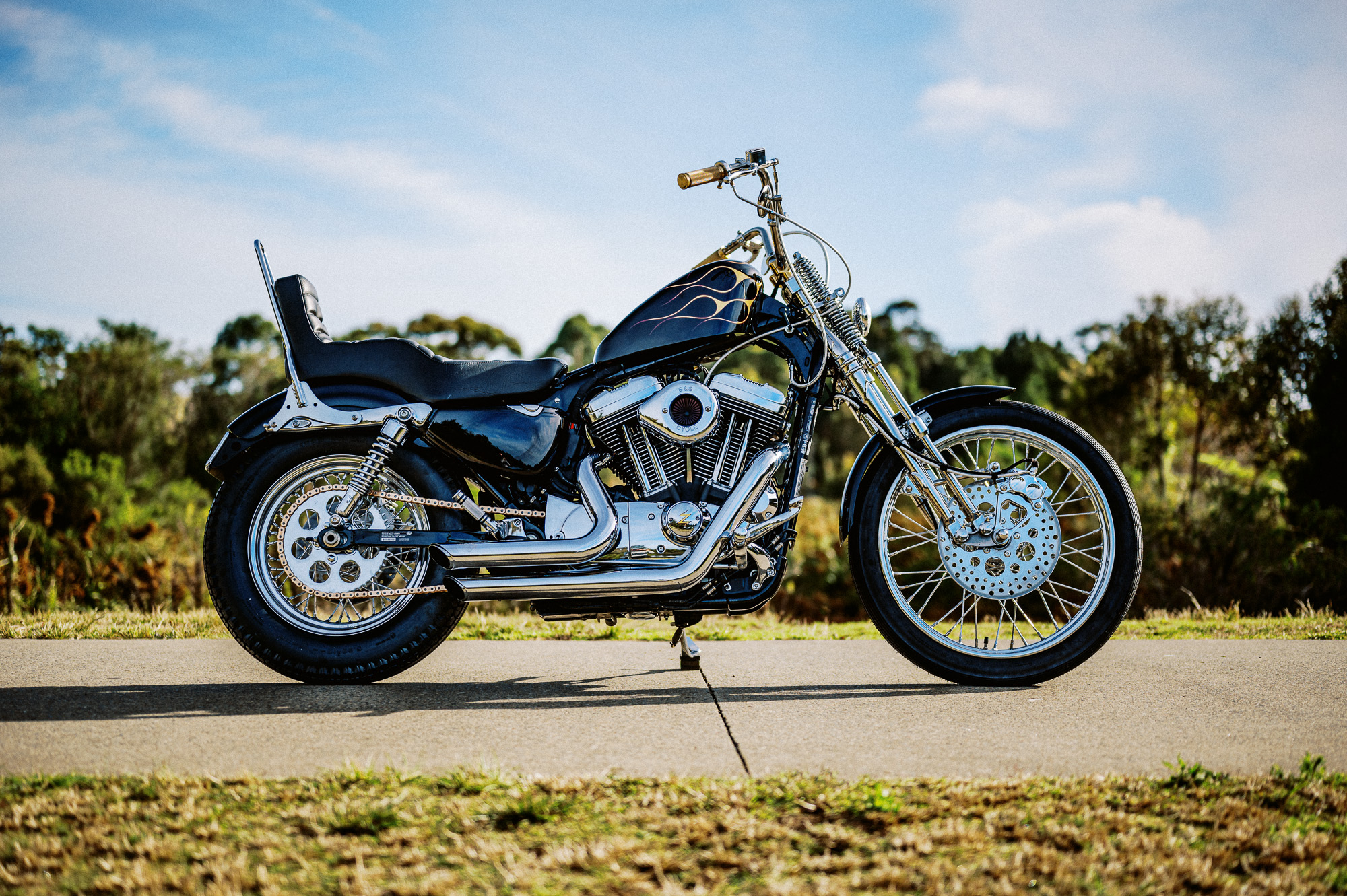 Vue latérale du chopper Harley Sportster 2015 de Zen Motorcycle