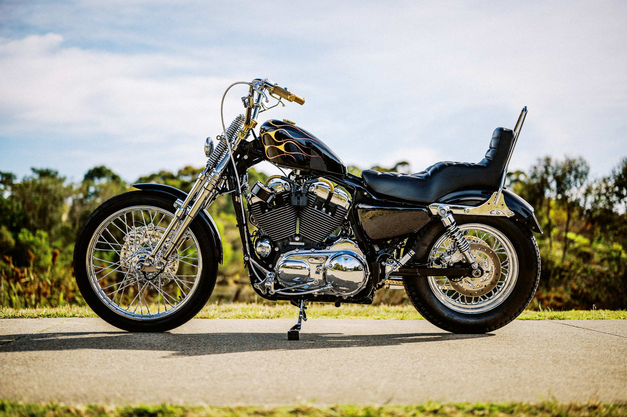 Vue du côté gauche du Harley Sportster Chopper 2015 de Zen Motorcycle