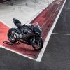 Panigale V2 de Ducati, montrant maintenant un bonbon "Noir sur noir" palette de couleurs pour 2024. Média provenant de Ducati.