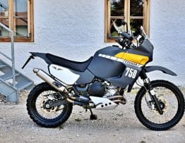Moto PRET POUR LE RALLYE Yamaha XTZ750 par Exesor