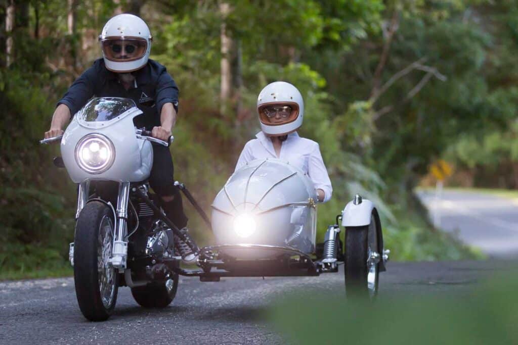 Moto-Velo-du-jour-Triumph-Scrambler-Sidecar-Cafe-Racer